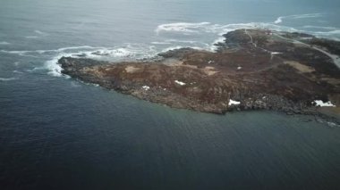 St Anthony Newfoundland 'ın bahar sezonundaki insansız hava aracı görüntüleri. Yüksek kalite 4k görüntü