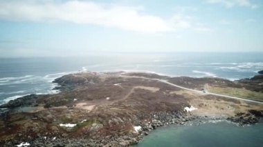 St Anthony Newfoundland 'ın bahar sezonundaki insansız hava aracı görüntüleri. Yüksek kalite 4k görüntü