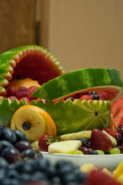 Cesta de frutas de melancia — Fotografia de Stock