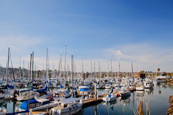 Bateaux au crépuscule sur la mer Méditerranée — Photo