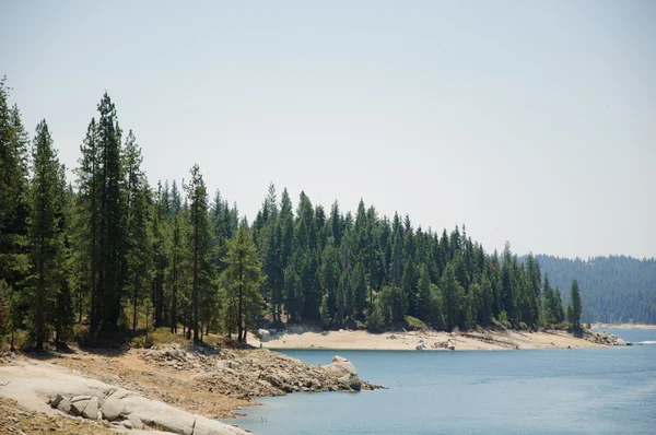 Sierra landskap på rakapparaten lake, Kalifornien Stockbild