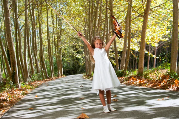 Full length portrait of young violinist in woods. — Stock Photo, Image