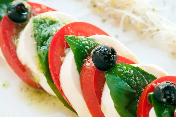 Detail van mozzarella en tomaat Salade. — Stockfoto