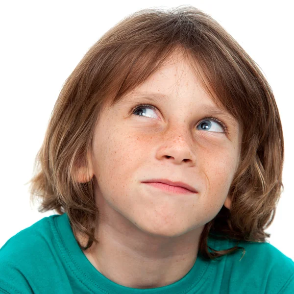 Close-up van jongen met af gezicht expressie. — Stockfoto