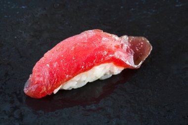 Toro nigiri.