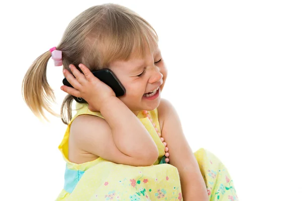 Leuk meisje lachen op telefoon. — Stockfoto