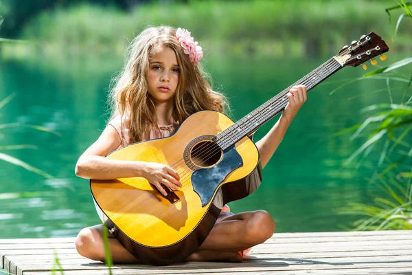 Young girl with spanish guitar on jetty. — Stock Photo, Image