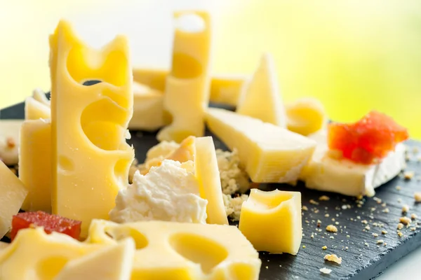 Detalle de cerca de bandeja de queso . — Foto de Stock