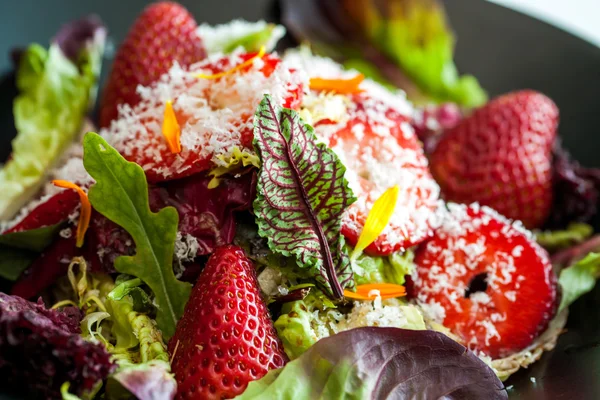 Salada de morango . — Fotografia de Stock