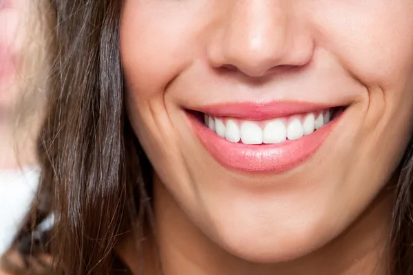 Sonrisa femenina — Foto de Stock