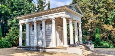 Diana Tapınağı aynı zamanda 20 Ağustos 2021 'de Polonya' nın Varşova kentinde bulunan Kraliyet Hamamları Parkı olarak da bilinir.