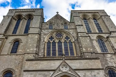 Chichester Katedrali, resmi adıyla Kutsal Üçleme Kilisesi Chichester, Batı Sussex, Birleşik Krallık - 14 Temmuz 2019