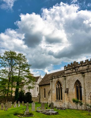 Bibury, Gloucestershire 'daki Anglikan St Mary Kilisesi, 2 Haziran 2022