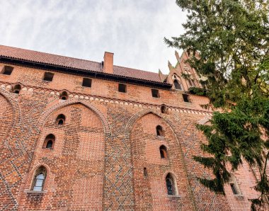 Malbork 'taki Tötonik Düzen Kalesi - 2 Ocak 2020' de Polonya 'nın Malbork kentindeki en büyük şato.