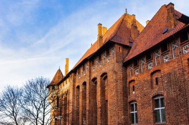 Malbork 'taki Tötonik Düzen Kalesi - 2 Ocak 2020' de Polonya 'nın Malbork kentindeki en büyük şato.