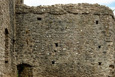 Chepstow Kalesi 'nin (Castell Cas-gwent) kalıntıları, Chepstow, Monmouthshire, Galler, Birleşik Krallık, 04 Haziran 2022