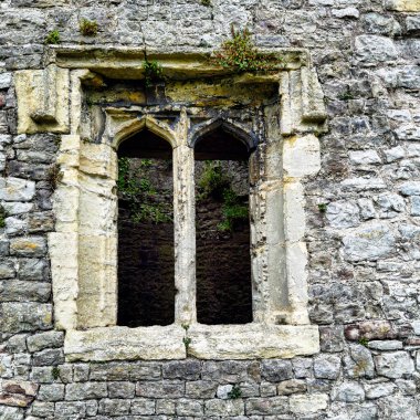 Chepstow Kalesi 'nin (Castell Cas-gwent) kalıntıları, Chepstow, Monmouthshire, Galler, Birleşik Krallık, 04 Haziran 2022
