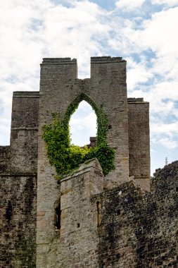 Chepstow Kalesi 'nin (Castell Cas-gwent) kalıntıları, Chepstow, Monmouthshire, Galler, Birleşik Krallık, 04 Haziran 2022