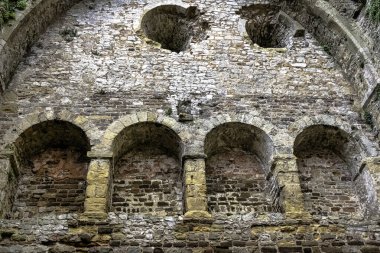 Chepstow Kalesi 'nin (Castell Cas-gwent) kalıntıları, Chepstow, Monmouthshire, Galler, Birleşik Krallık, 04 Haziran 2022