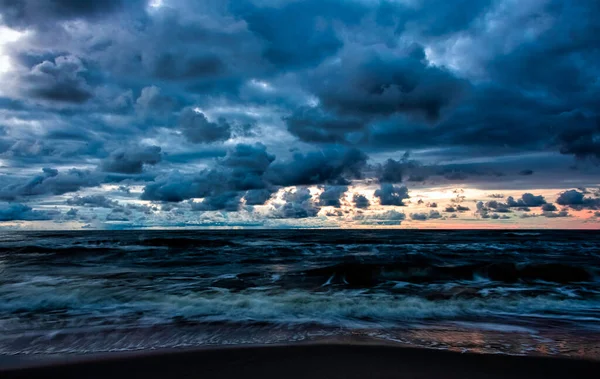 波兰波美拉尼亚卢比亚托沃波罗的海上空落日 — 图库照片