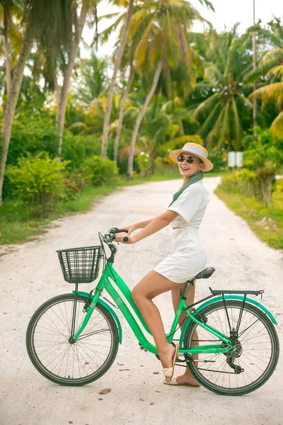 Girl Cycling Her Old Vintage Bicycle Tropical Environment Seychelles She — Stockfoto
