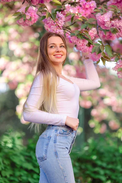 Beautiful Young Woman Long Hair Posing Blossom Sakura Tree Pink — Stock Photo, Image