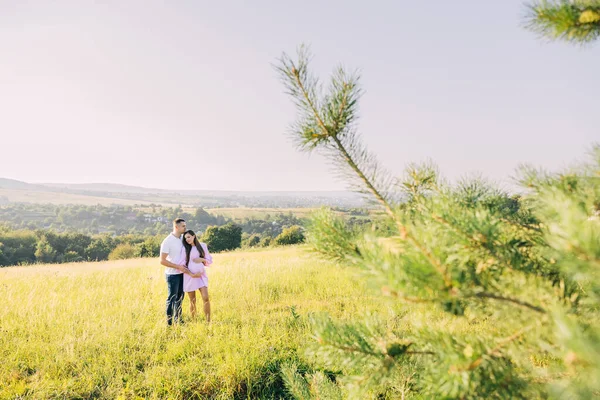 Zukünftige Eltern Eine Schwangere Junge Frau Und Ein Mann Der — Stockfoto