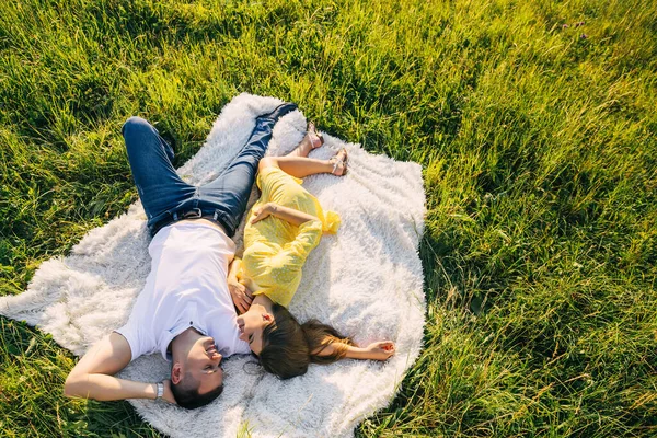 Pretty Young Pregnant Woman Her Handsome Man Resting Blanket Summer — Foto Stock