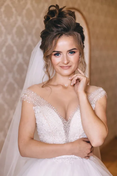 Feche Retrato Uma Jovem Noiva Sorridente Conceito Preparação Casamento — Fotografia de Stock