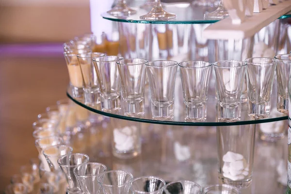 Bicchieri Stare Uno Stand Sul Tavolo Buffet Preparare Vacanza — Foto Stock