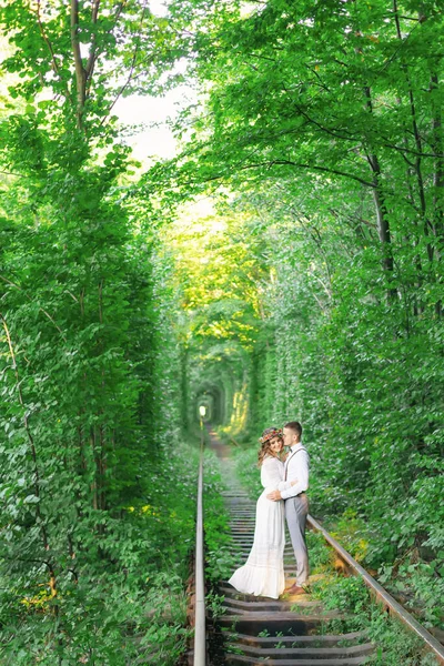 Couple Hugging Tunnel Trees Railway Nature — ストック写真