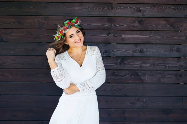 Girl Beautiful White Dress Wreath Head Young Woman Stands Wooden — Foto de Stock