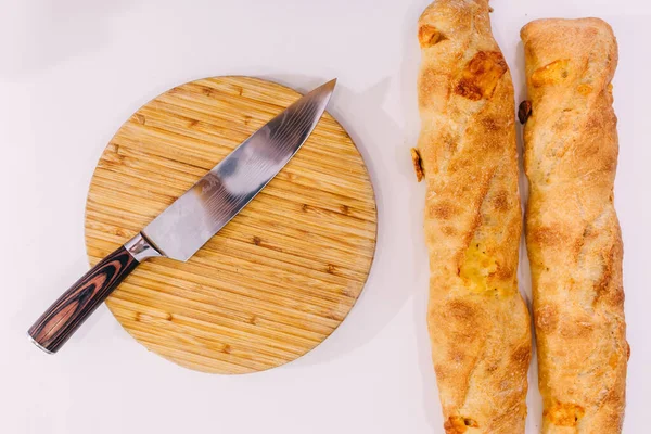 Freshly Baked French Baguette White Table Bread Knife — Stockfoto