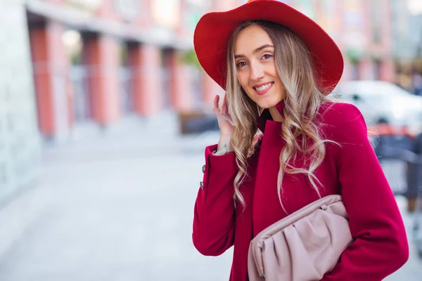 Pretty Beautiful Business Woman Elegant Coat City Background — Stock Photo, Image