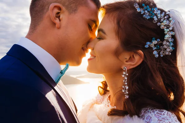 Großaufnahme Der Gesichter Der Frischvermählten Die Die Augen Geschlossen Haben — Stockfoto