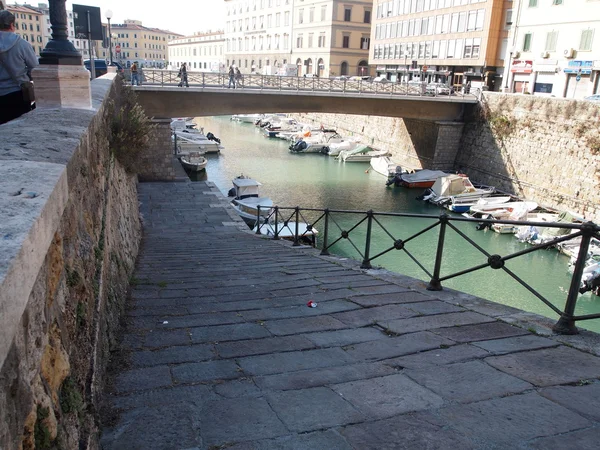 Kleiner Hafen mit Booten — Stockfoto