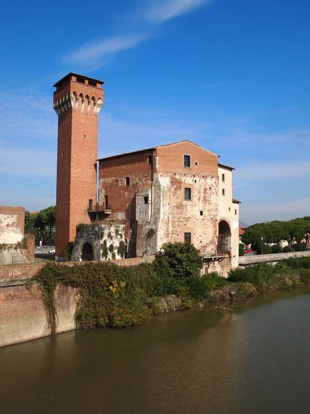 Pisa, medeltida hus — Stockfoto