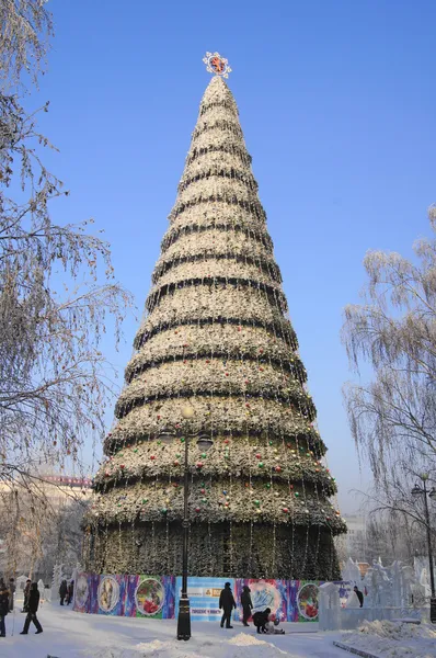 Krasnojarsk stad kerstboom — Stockfoto