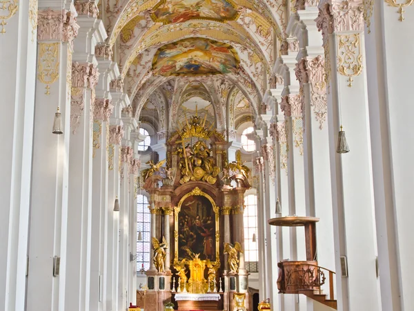 Wnętrze kościoła w Monachium, Niemcy — Zdjęcie stockowe