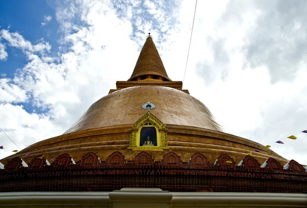 Phra pathom chedi van nakhon pathom, thailand. — Stockfoto