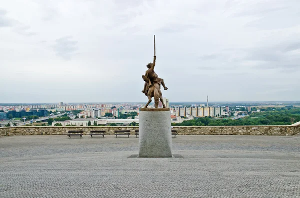 Estátua equestre de Svatopluk, na fonte do Castelo de Bratislava . — Fotografia de Stock