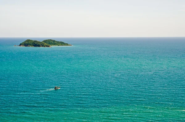 Tropical island in the ocean — Stock Photo, Image