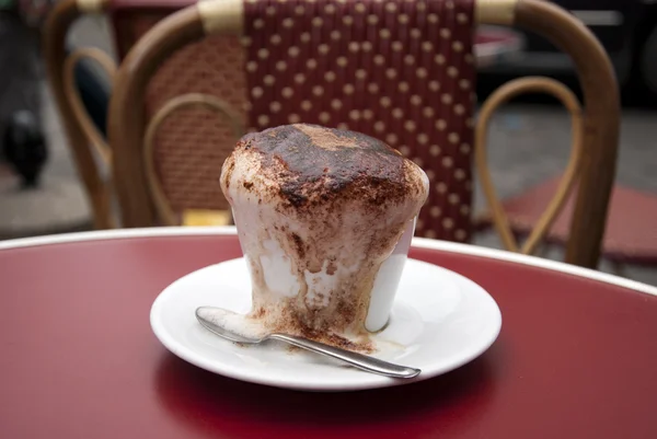 cappuccino bir teras üzerinde