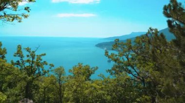 Karadeniz kıyısının dağ yüksekliğinden panoramik manzarası