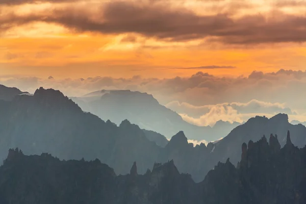Yazın Alplerde Güzel Gündoğumu Renkleri — Stok fotoğraf
