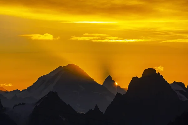 Hermosos Colores Del Amanecer Los Alpes Verano —  Fotos de Stock