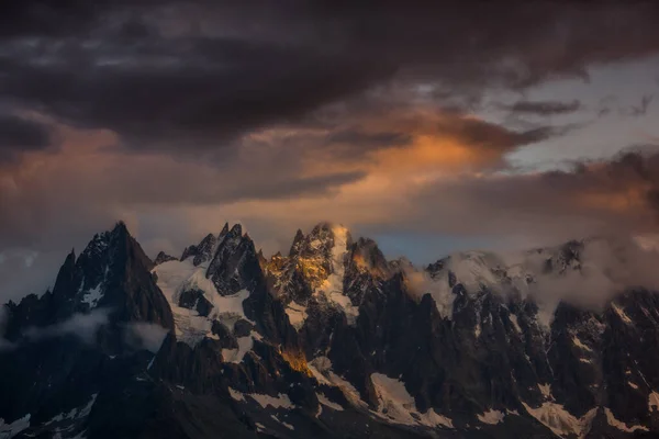 Yazın Fransız Alplerinde Güzel Gündoğumu Renkleri — Stok fotoğraf