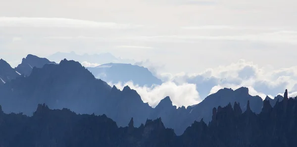 Зимний Рассвет Альпах Заснеженными Вершинами — стоковое фото