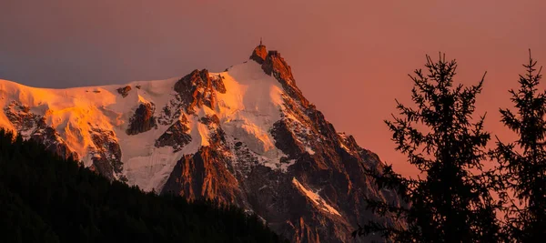 Yazın Alplerde Güzel Gündoğumu Renkleri — Stok fotoğraf
