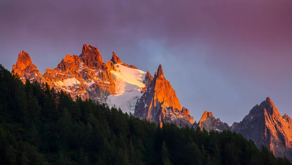 Цвета Восхода Солнца Альпах Летом — стоковое фото